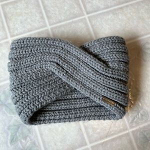 Steve Madden Gray Knitted Twist Head Band